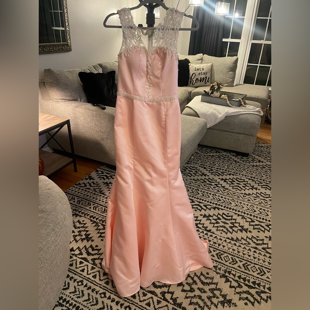 BEIATIFUL PROM DRESS